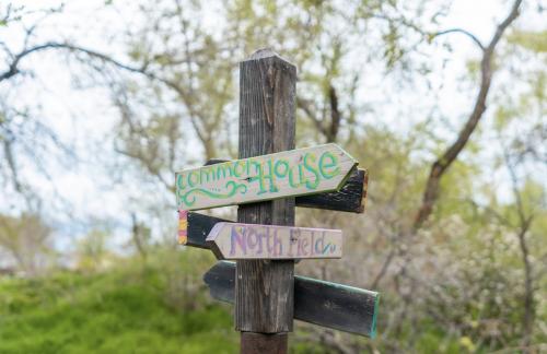Directional signs point residents of Glendale's Wasatch Commons to shared facilities like the Common House, where they gather regularly for meals and activities. (Photo courtesy Vicky Wason).