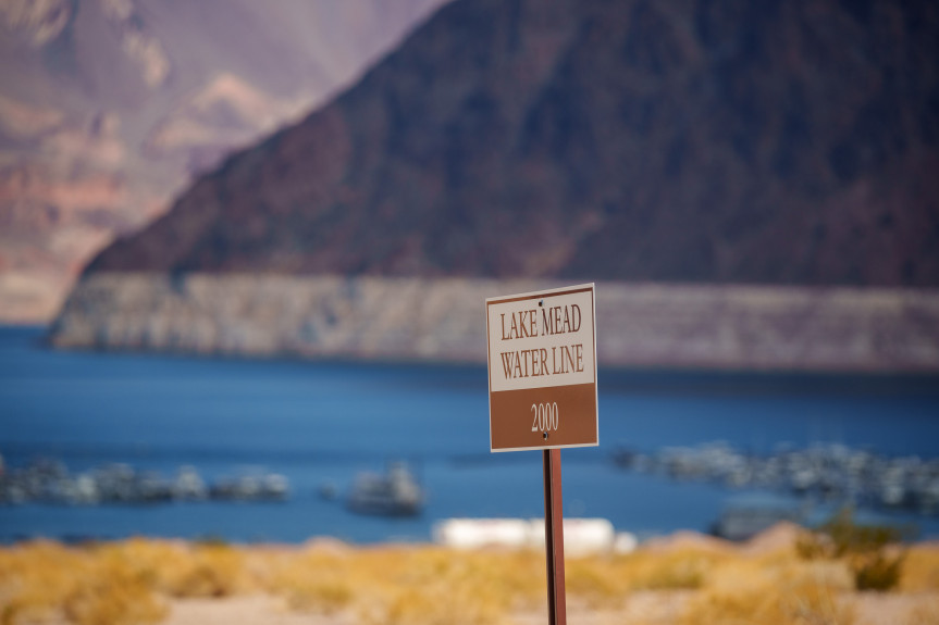(Trent Nelson  |  The Salt Lake Tribune) A sign at the Hemenway Harbor launch ramp marks the water line at Lake Mead in 2000, contrasting with the current low water levels in Nevada, on Thursday, Sept. 29, 2022.